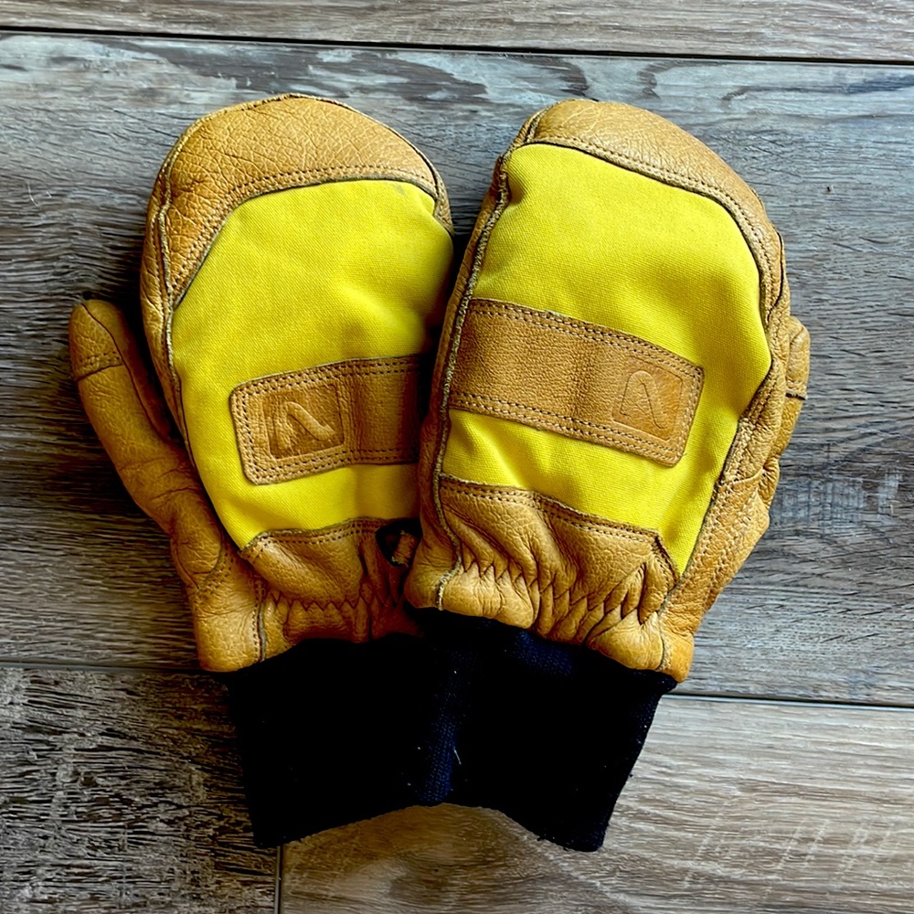 Tan Flylow Mittens size Medium 60% Leather